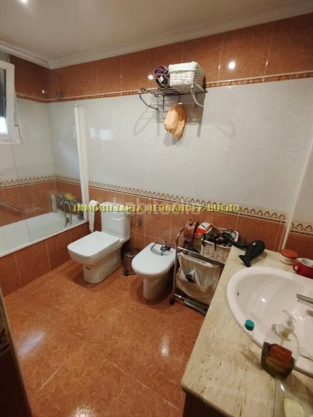 Foto a5e569dc-74f7-4124-ae78-fb896eb47b4f. Casa adossada amb calefacció aparcament a Rollo - Puente Ladrillo Salamanca