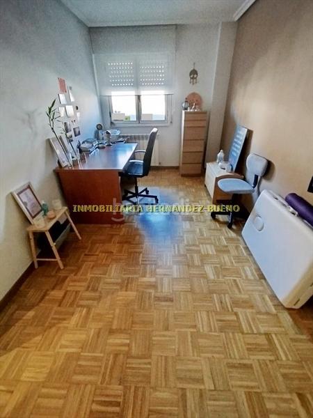 Foto a9358ca5-36bf-4c0c-86dc-f74cbc04d19d. Pis amb calefacció aparcament a Vistahermosa Salamanca