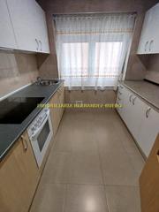 Lloguer Pis a Carmelitas. Piso en alquiler junto a la avenida villamayor!se distribuye en
