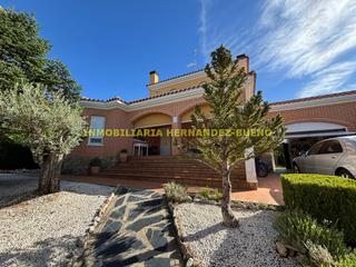 Chalet in Buenavista. Atención!!! fantástico chalet individual en urbanización cuatro