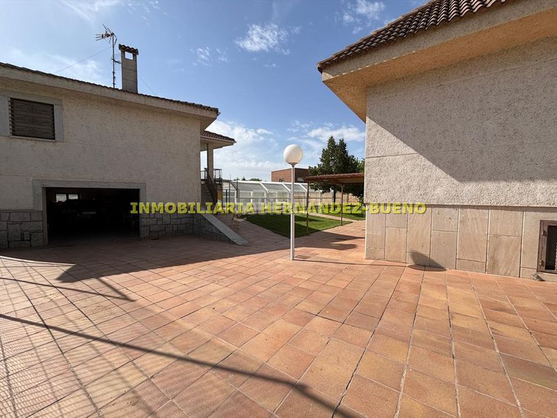Foto 2bbd6dba-fdd0-4659-8b17-fa00c7d7cd61. Chalet with heating parking pool in Villamayor