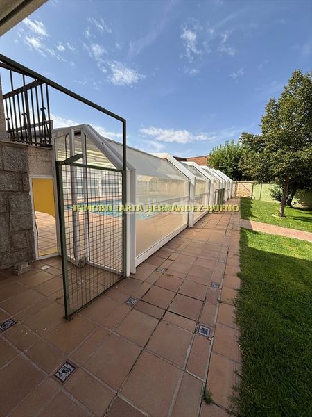 Foto 36f55ccf-225a-43f4-8e7e-58b80d6c7d2c. Chalet with heating parking pool in Villamayor