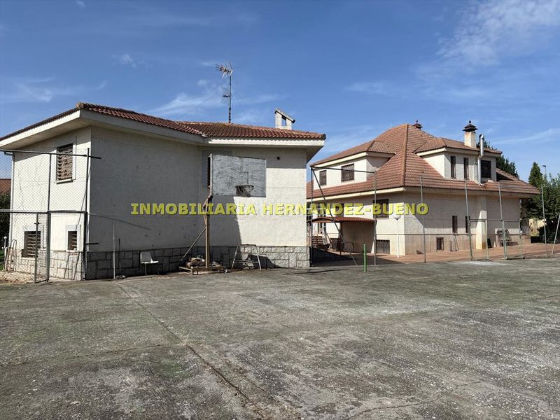 Foto 61455a78-c444-4d4e-b77b-893e59f0151a. Chalet with heating parking pool in Villamayor