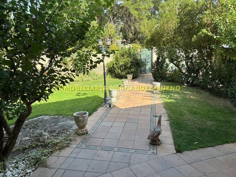 Foto b02faeee-34f6-48cc-ba28-06f903a14754. Chalet with heating parking pool in Villamayor
