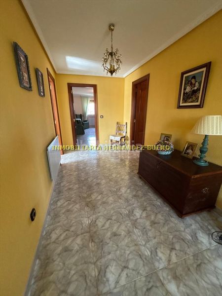 Foto b1540293-b07b-4946-8ead-4b9bdd7fdc92. Chalet with heating parking pool in Villamayor