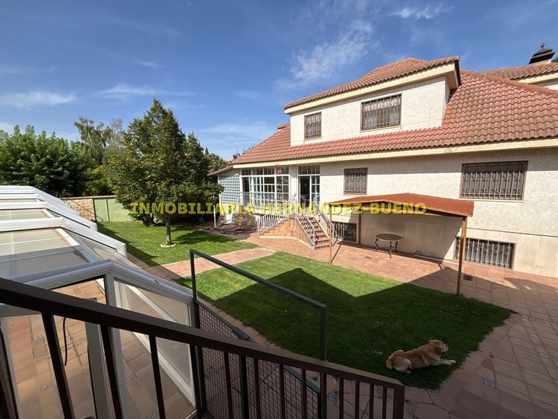 Foto b20c7671-dc7c-4a94-a99f-d3416f94af8d. Chalet with heating parking pool in Villamayor