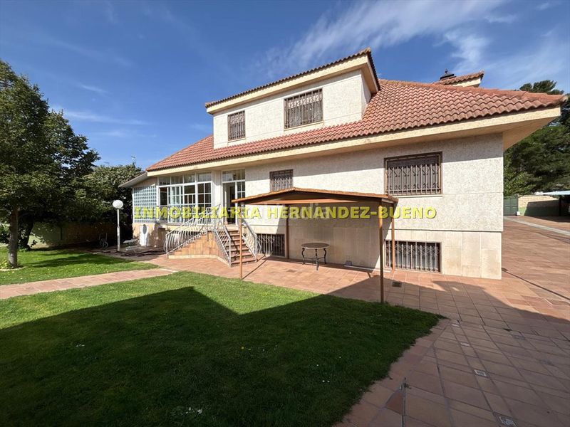 Foto cb338c40-b81e-48f7-a094-ce08f8f6b2a6. Chalet with heating parking pool in Villamayor
