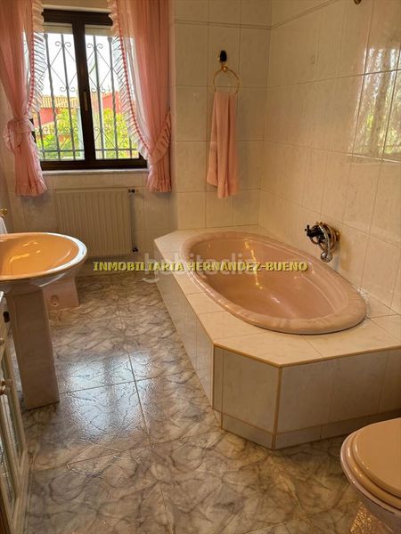 Foto cd0a6908-58e2-4754-8e7b-61ecd4bb34eb. Chalet with heating parking pool in Villamayor
