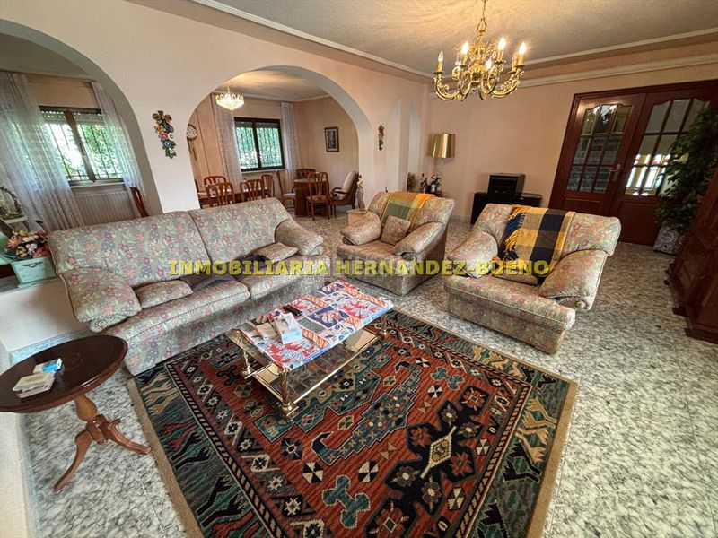 Foto e9ebd0c5-111f-4bc6-aef3-8e1cf12a98dd. Chalet with heating parking pool in Villamayor