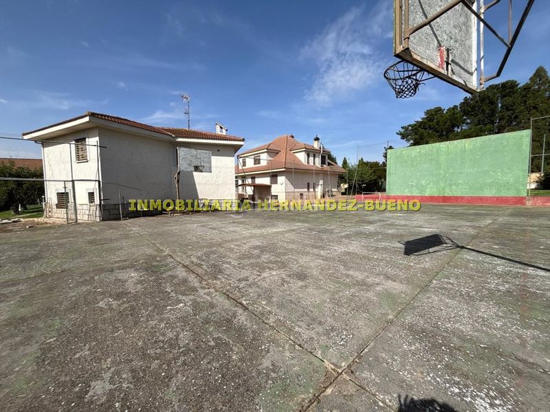 Foto ed876859-30bf-445e-a71b-c294a3580b40. Chalet with heating parking pool in Villamayor