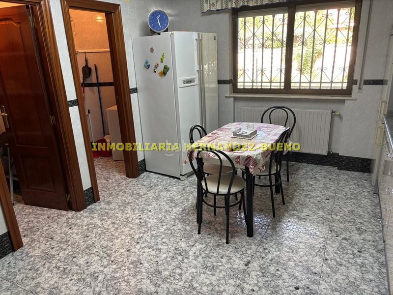 Foto f5ac8f07-67ec-4fc3-98a7-9bbe959648d3. Chalet with heating parking pool in Villamayor