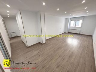 Rent Flat in San Esteban - San Cristóbal. Piso en alquiler, completamente reformado en pleno centro de sal