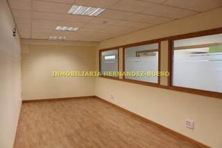 Location Appartement à Carbajosa de la Sagrada. Oficina en centro de negocios, en polígono montalvo iii. 
edifi