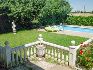 Casa a Castellanos de Villiquera. Vivienda pareada en castellanos de villiquera de 300 m2 útiles y