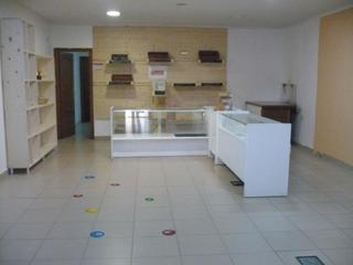 Local commercial à Cabrerizos. Local en venta en la zona comercial de cabrerizos, con una super