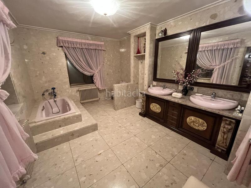 Foto caa10b24-22fe-493c-baa9-a0a4e8378c11. Casa chalet con gran parcela en Cabrerizos