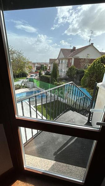 Foto 8ab20e8f-c833-4a3f-a020-215007d9bd78. Casa amb aparcament piscina a Cabrerizos