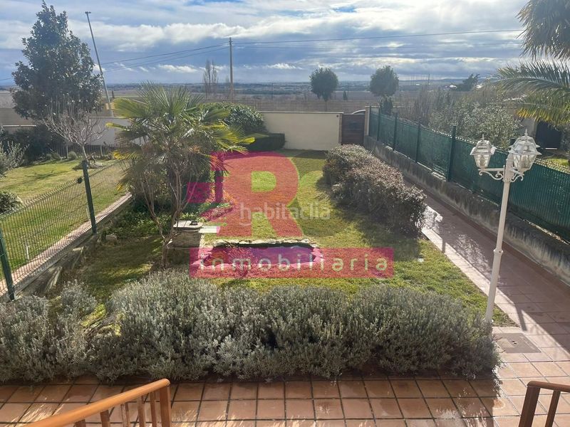 Foto 51232efa-14ee-4d55-885f-fc11382fa7f0. Casa adossada amb calefacció aparcament piscina a Cabrerizos