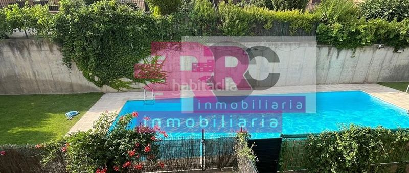 Foto a5d945cd-c076-436f-b924-d1ceffe3da9a. Casa adossada amb calefacció aparcament piscina a Cabrerizos