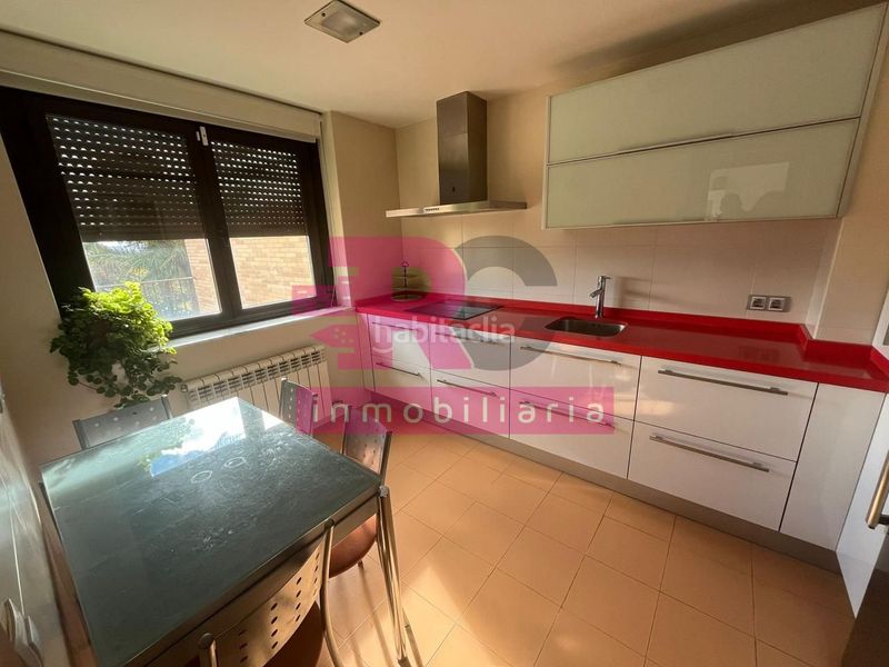 Foto d101ad2b-9e9e-4a33-b911-07e67d7b51fa. Casa adossada amb calefacció aparcament piscina a Cabrerizos