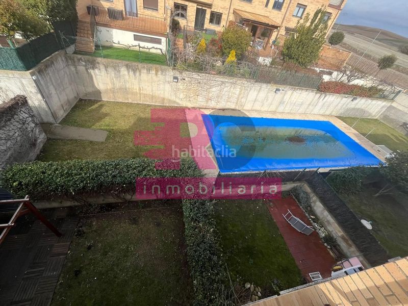 Foto fd1d31bd-80c1-4aab-9411-20c2bdb3d417. Casa adossada amb calefacció aparcament piscina a Cabrerizos