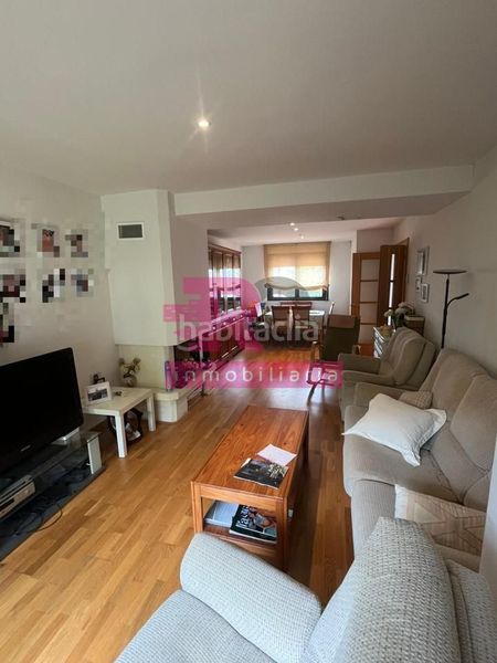 Foto ef60174c-632e-490a-a7f0-fc9324157bfb. Casa adossada amb calefacció aparcament piscina a Cabrerizos