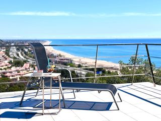 Rent Towny house  Carrer cristina morenes. Espectacular chalet pareado de estilo moderno con vista al mar