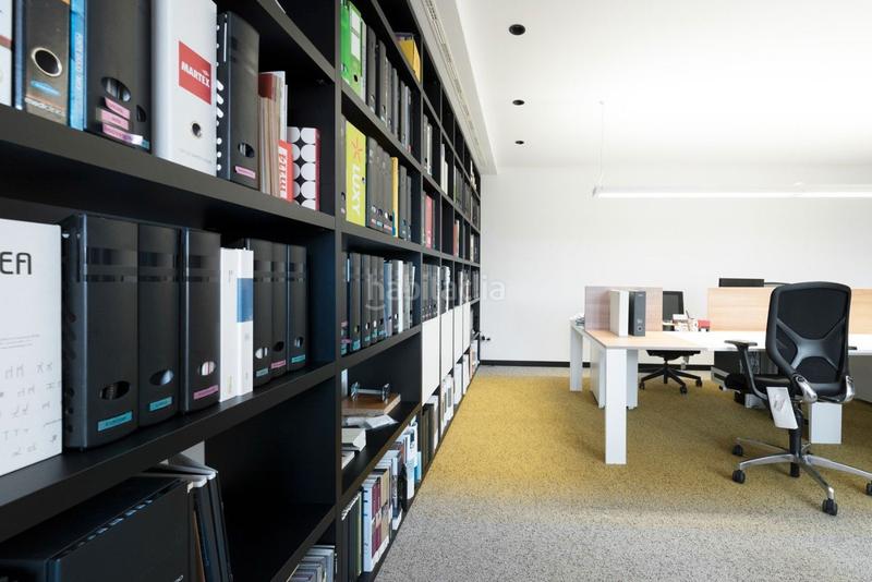 Foto 8ab30665-18f6-4881-8a42-a7d98bed8976. Lloguer oficina amb calefacció aparcament a El Parc i la Llacuna del Poblenou Barcelona