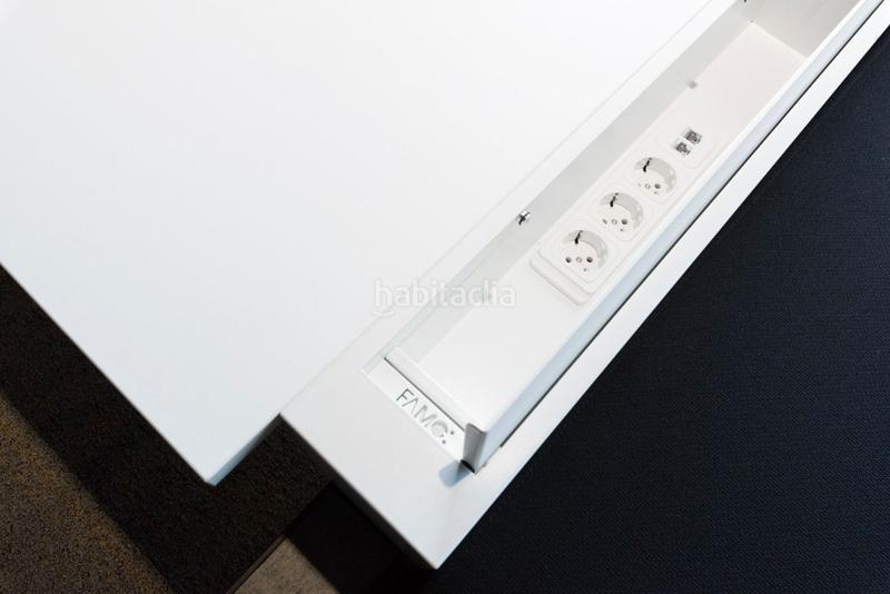 Foto d827193d-af4c-44c0-8502-7d0605e43dbf. Lloguer oficina amb calefacció aparcament a El Parc i la Llacuna del Poblenou Barcelona