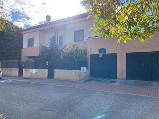 Casa aparellada a Simancas. Pinar de simancas, pareado completamente adaptado