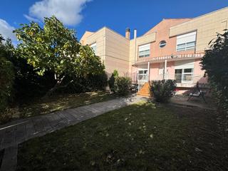 Casa adossada a Simancas. Inmobiliaria finvall vende chalet adosado en la urbanización el