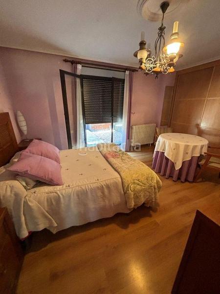 Foto e81b0616-ab41-47e5-99c5-9d654ee4e4d2. Chalet con riscaldamento parcheggio piscina in La Victoria - Puente Jardín Valladolid