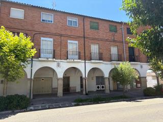 Maison  Plaza porticada 3. Casa con patio y garaje en el barrio