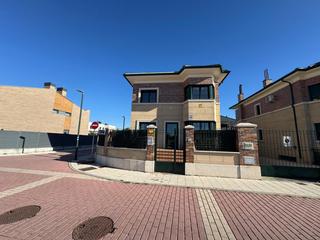 Location Maison  Calle madroño. Chalet en covaresa