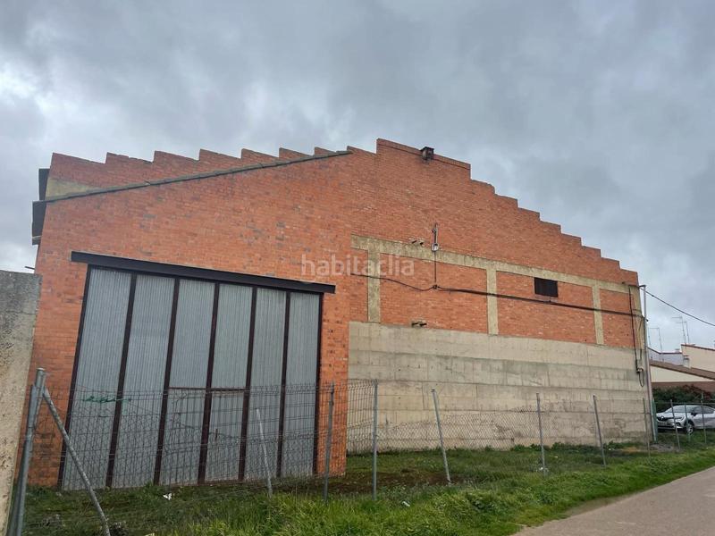 Foto 853cc18d-c2c7-49ed-85a2-efc3540d75ff. Nau industrial a Cigales