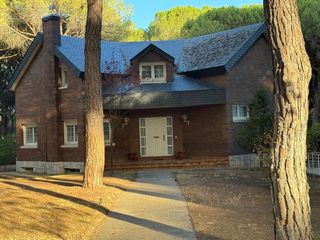 Xalet  Urbanizacion m�ntico. Chalet en el montico