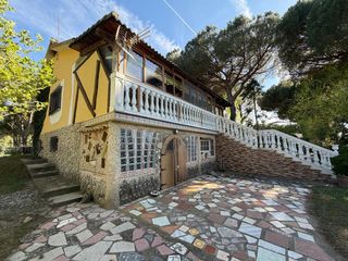 Xalet a Villabáñez. Casa en la urbanización dehesa de peñalba