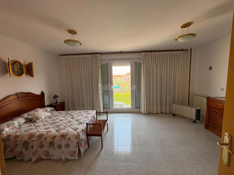 Foto 00a5cda0-4a90-4963-8832-604a67375efa. Casa aparellada amb calefacció aparcament a Villanubla