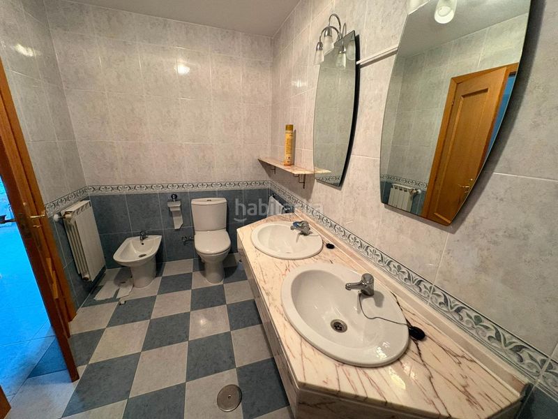 Foto 127620a3-f6a3-45aa-82ab-282e95c22b28. Casa aparellada amb calefacció aparcament a Villanubla