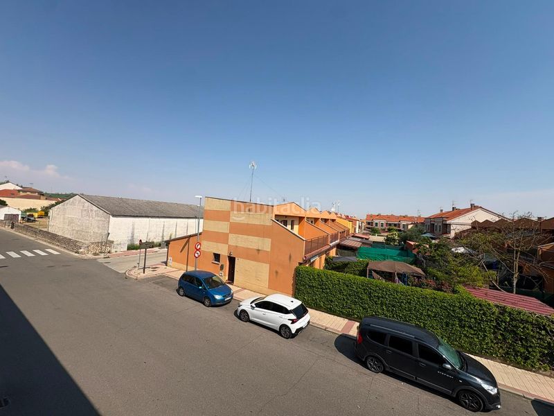Foto 1c0bd49e-7731-414f-9cbb-d1c2d8e16453. Casa aparellada amb calefacció aparcament a Villanubla