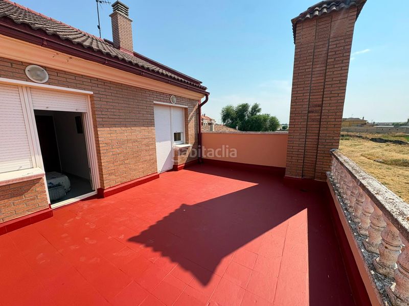 Foto 7c581383-6403-4781-ab6f-56d8c98f2fd8. Casa aparellada amb calefacció aparcament a Villanubla