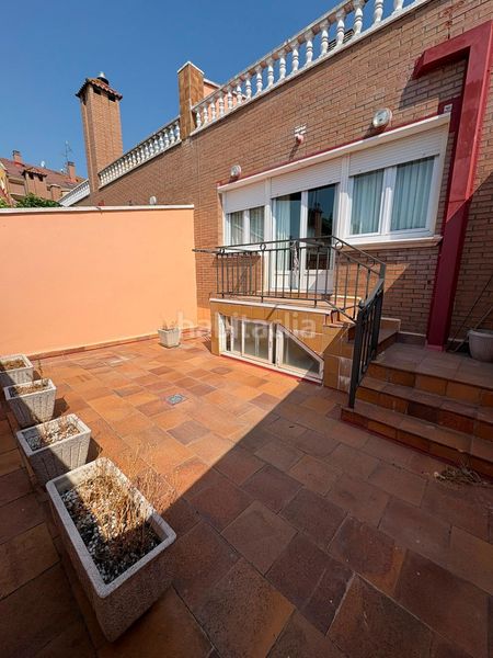 Foto a52f83a9-4e85-4eef-b04d-d3c9eb9a038c. Casa aparellada amb calefacció aparcament a Villanubla