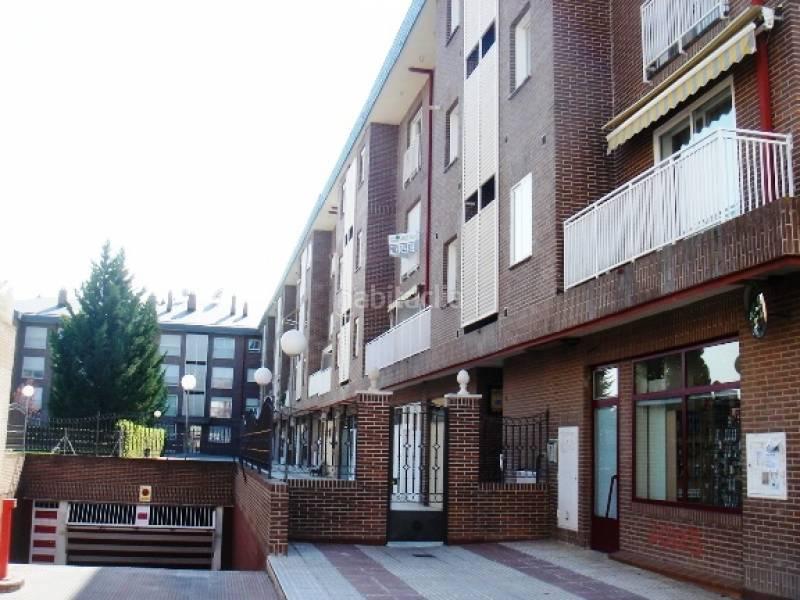 Foto 6cd4d0be-9700-4033-abad-782c467a69b3. Parking coche miguel delibes en Covaresa Valladolid