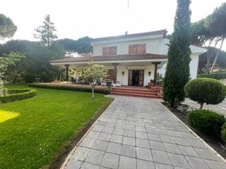 Xalet a Tordesillas. Chalet con esplendida parcela en el montico