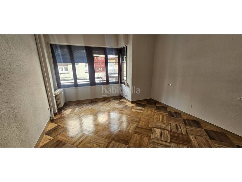Foto f5ceb2af-f6cb-4b01-a3ff-f7543cd9ec26. Rent flat with heating parking in Centro Ciudad León
