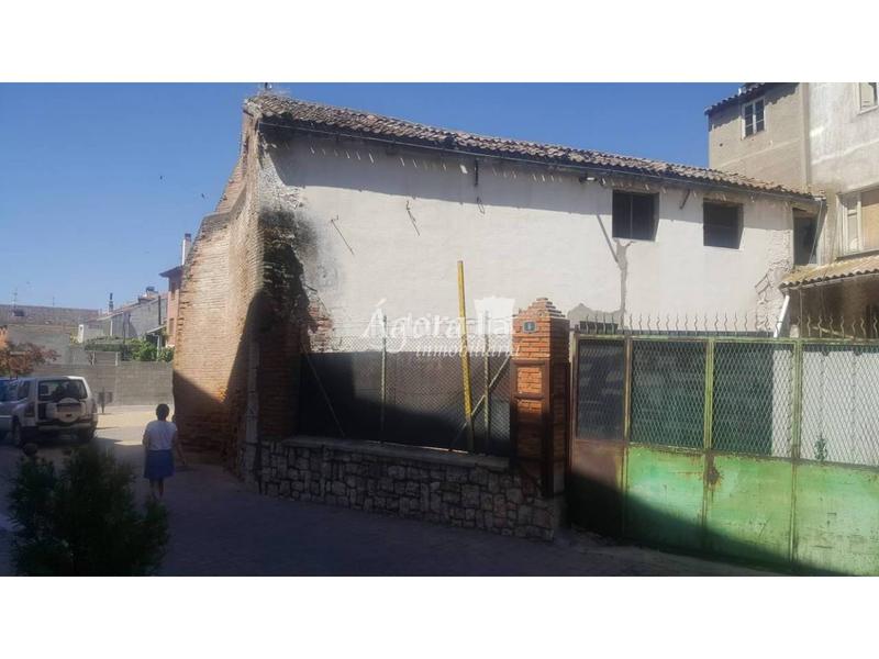 Foto 19684387-3d69-492a-9259-ba850c71ea41. Edificio  en venta plaza mayor iscar en Íscar