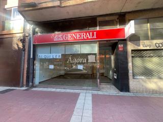 Local Comercial en Juan Carlos I 57