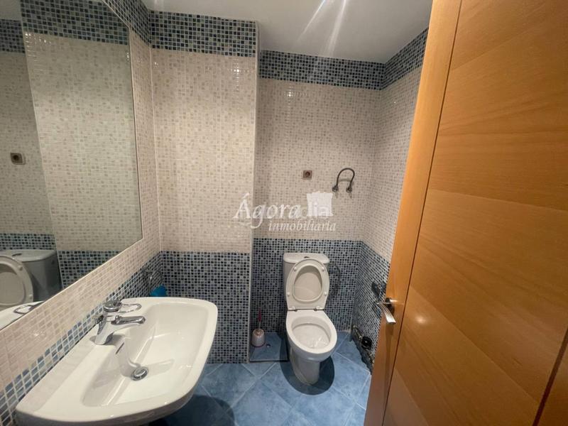 Foto 70018d21-61a4-4764-a41d-66b3bf046309. Alquiler local comercial en juan carlos i 57 local en alquiler en las floressan isidropajarillos en Valladolid