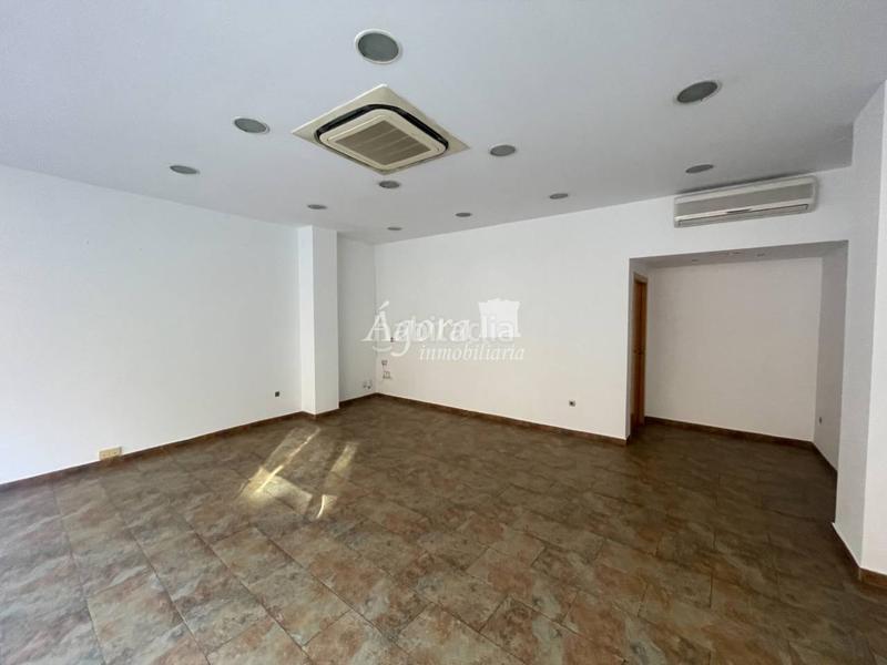 Foto b4dfcac3-19de-4f5c-9337-27955b06ed85. Alquiler local comercial en juan carlos i 57 local en alquiler en las floressan isidropajarillos en Valladolid