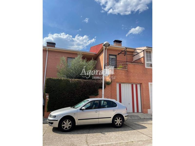 Foto 103fb4f6-63b7-47dd-81ff-b50707397743. Maison jumelée avec chauffage parking dans Aldeamayor de San Martín